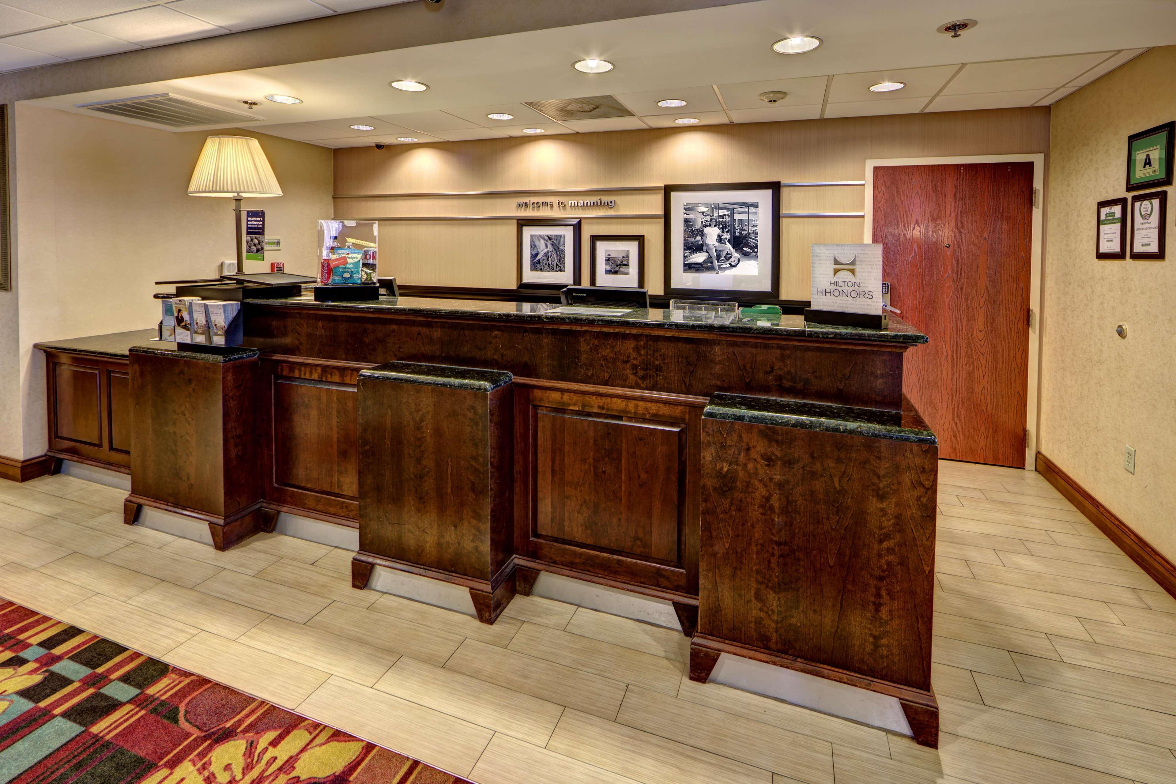 Hampton Inn Manning Bagian luar foto